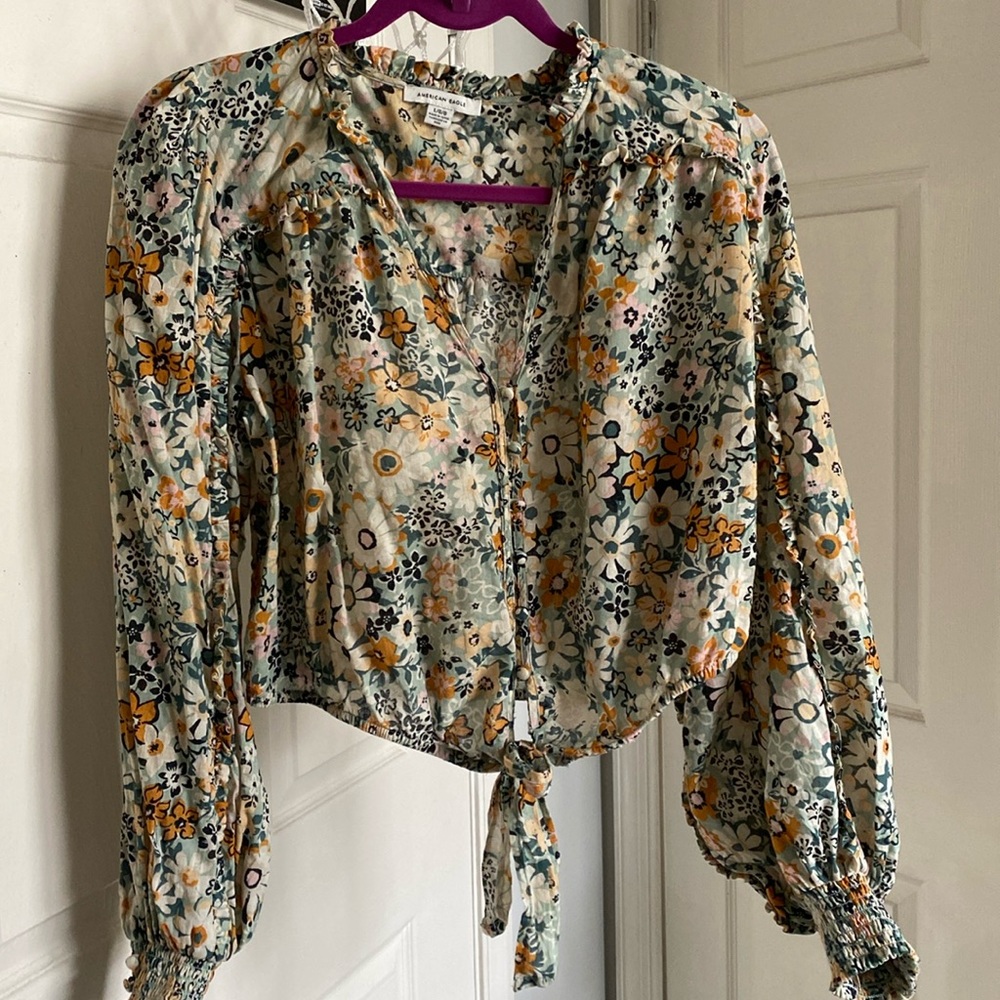 Floral tie front long sleeved crop top